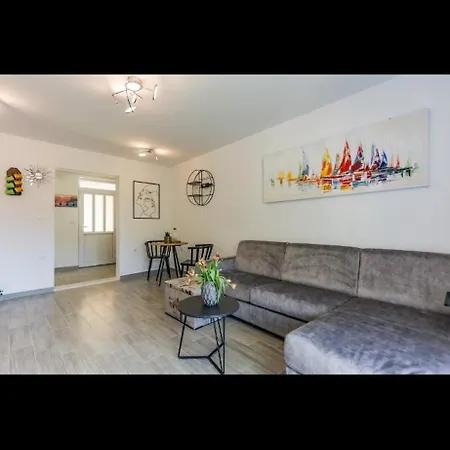 Studio Apartman Sapore Di Mare Jesenice  Exterior photo