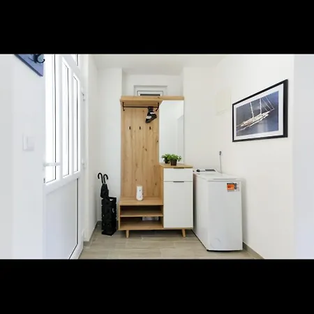 Studio Apartman Sapore Di Mare Jesenice  Exterior photo